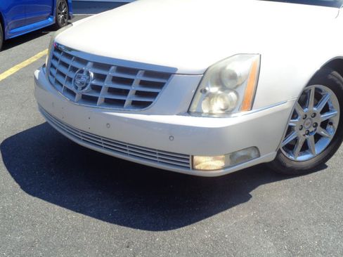 Used 2011 Cadillac DTS Luxury FWD image 20