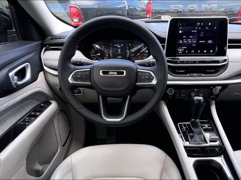 Used 2022 Jeep Compass Latitude AWD/4WD image 5