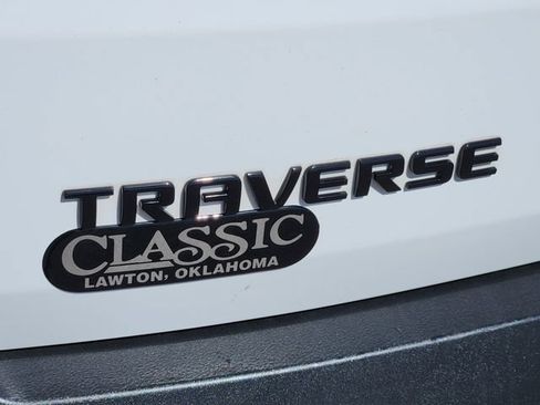 Used 2022 Chevrolet Traverse RS FWD image 11