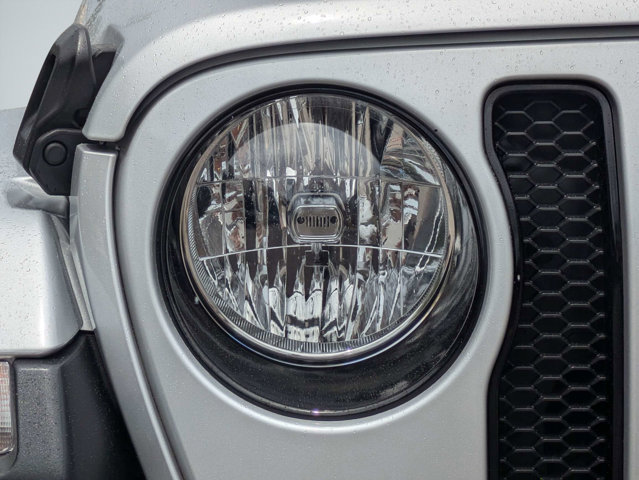 Used 2022 Jeep Wrangler Unlimited Sahara AWD/4WD image 9