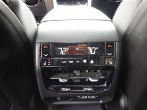Used 2023 Jeep Grand Cherokee Overland w/ Advanced Protech Group III AWD/4WD image 17