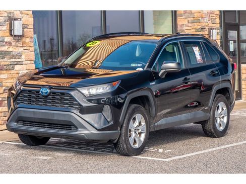Used 2020 Toyota RAV4 LE image 7