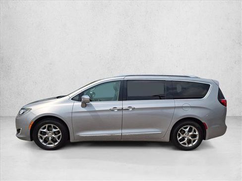 Used 2018 Chrysler Pacifica Limited w/ Advanced Safetytec Group FWD image 9