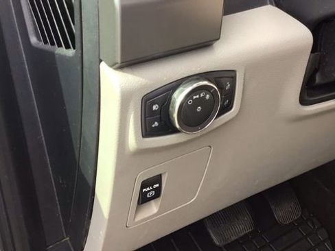 Used 2019 Ford F150 XLT image 16