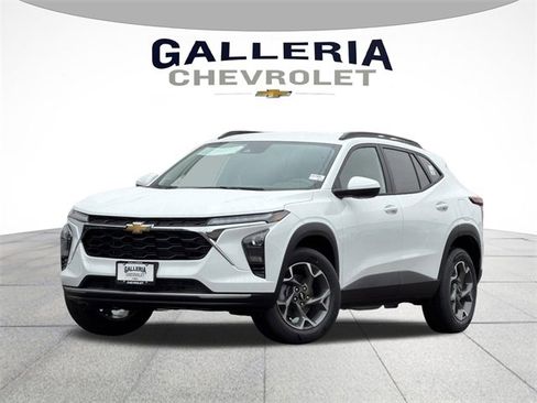 New 2026 Chevrolet Trax LT image 1