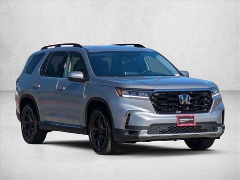 New 2025 Honda Pilot Touring image 7