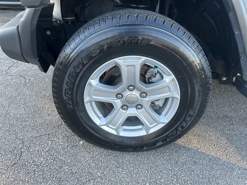Used 2018 Jeep Wrangler Sport image 18