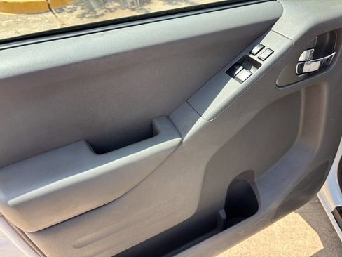 Used 2020 Nissan Frontier S image 13