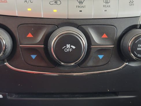 Used 2018 Dodge Journey SE w/ Connectivity Group FWD image 24