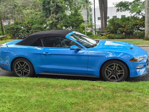 Used 2022 Ford Mustang Premium RWD image 10