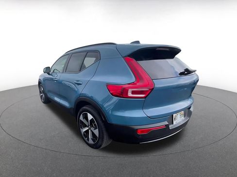 Used 2024 Volvo XC40 B5 Core AWD/4WD image 11
