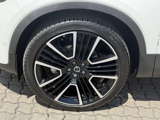 Certified 2024 Volvo XC40 B5 Ultimate w/ Protection Package Premier AWD/4WD image 11