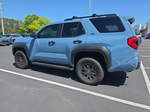 Used 2026 Toyota 4Runner SR5 AWD/4WD image 8