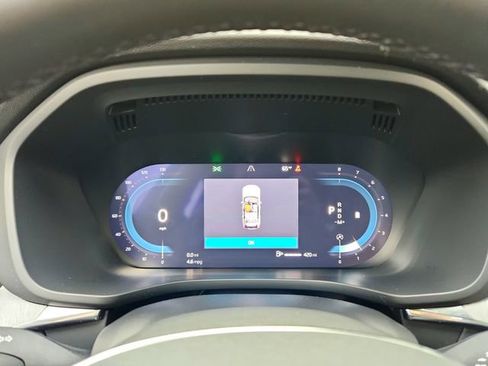 Certified 2025 Volvo XC60 B5 Plus image 23