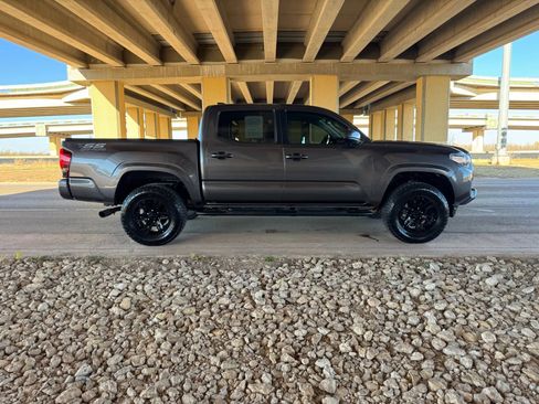 Used 2020 Toyota Tacoma SR image 2