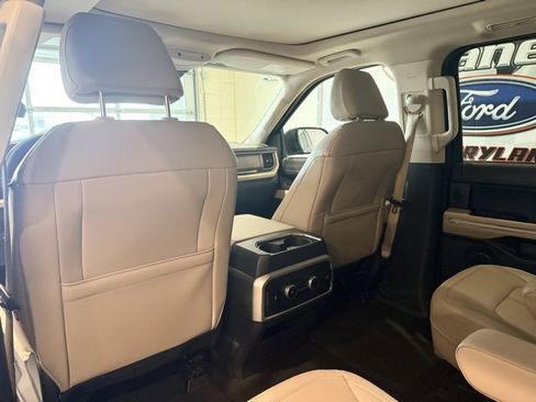 Used 2024 Ford Expedition Limited image 16