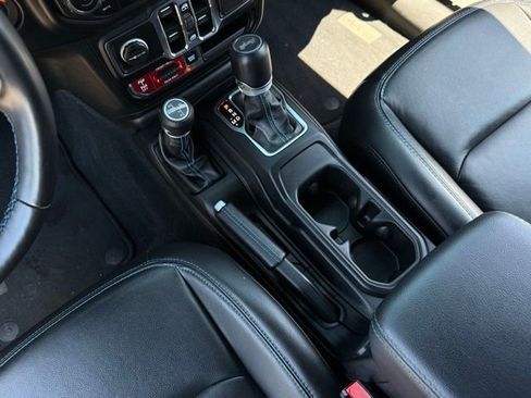 Used 2023 Jeep Wrangler Unlimited Rubicon 4xe w/ Cold Weather Group AWD/4WD image 31
