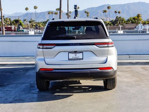 New 2026 Jeep Grand Cherokee Altitude RWD image 8
