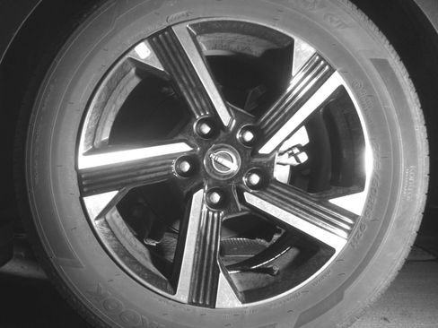 Used 2025 Nissan Sentra SV FWD image 17