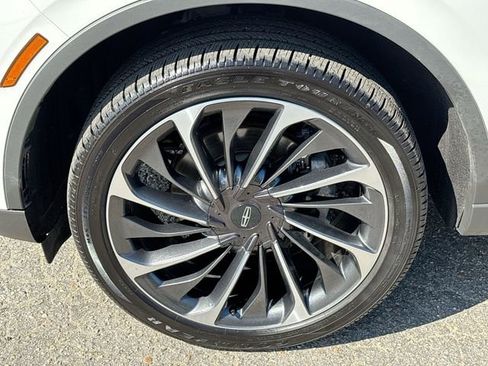 Used 2025 Lincoln Aviator Reserve AWD/4WD image 13