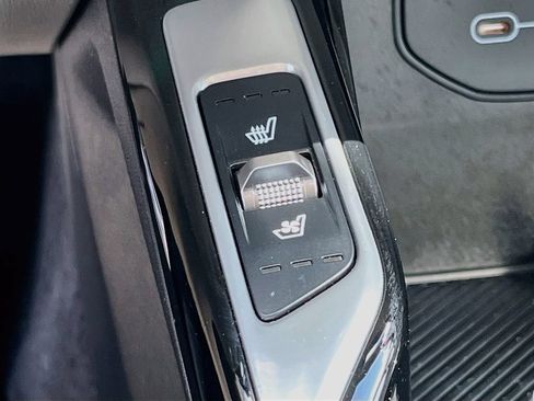 Used 2025 Kia Sorento SX FWD image 27