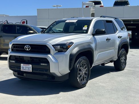 Certified 2026 Toyota 4Runner SR5 AWD/4WD image 6