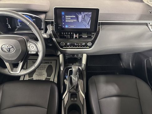 Used 2024 Toyota Corolla Cross XLE w/ Convenience Package AWD/4WD image 25