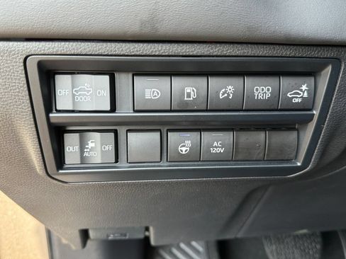 Used 2024 Toyota Tundra Platinum AWD/4WD image 20
