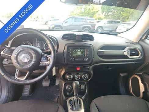 Used 2015 Jeep Renegade Latitude AWD/4WD image 11