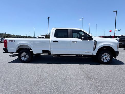 Used 2024 Ford F250 XL w/ FX4 Off-Road Package AWD/4WD image 4