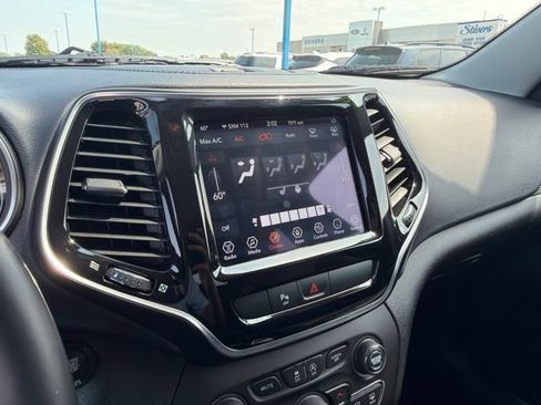 Used 2020 Jeep Cherokee Limited AWD/4WD image 29