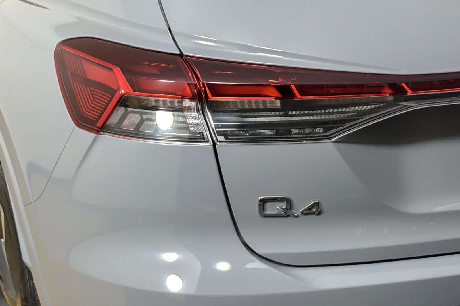 Used 2024 Audi Q4 e-tron Premium w/ Convenience Package AWD/4WD image 25