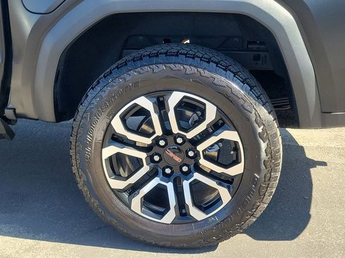 Used 2025 GMC Canyon AT4 w/ Nightfall Edition image 32