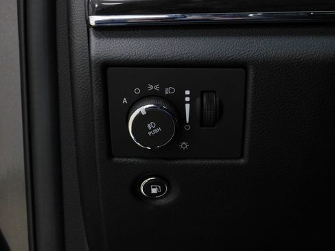 Used 2016 Jeep Grand Cherokee Overland w/ Advanced Technology Group image 48