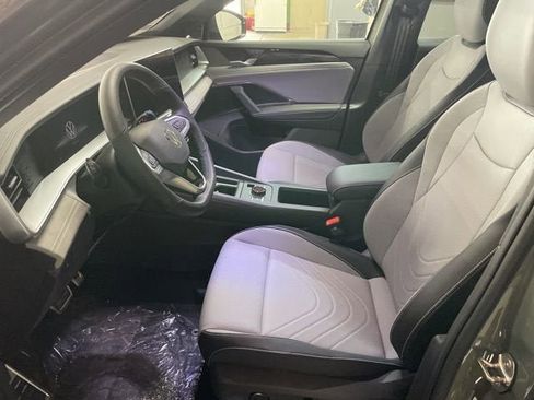 New 2026 Volkswagen Tiguan SE R-Line image 16