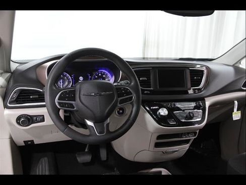 Used 2024 Chrysler Voyager LX image 6