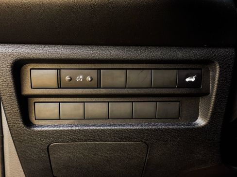 Used 2025 Mitsubishi Outlander SE AWD/4WD image 35