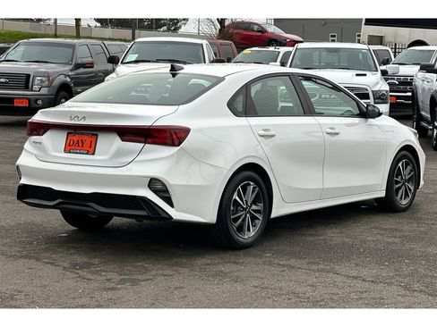 Used 2023 Kia Forte LXS image 5