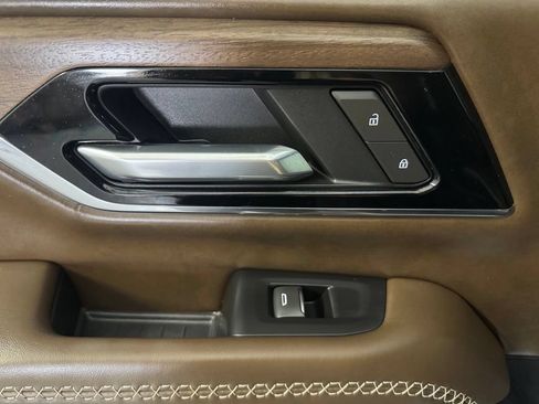 Used 2025 GMC Yukon XL Denali Ultimate AWD/4WD image 43