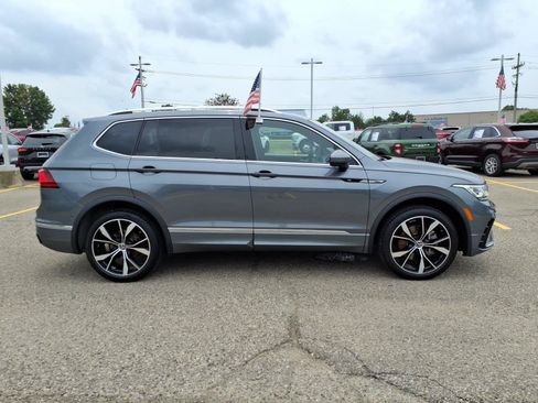 Used 2022 Volkswagen Tiguan SEL R-Line AWD/4WD image 9