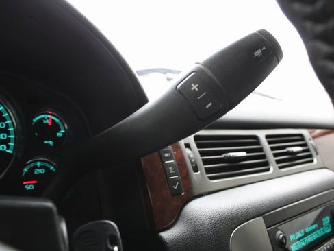 Used 2011 GMC Sierra 2500 SLT w/ Snow Plow Prep Package image 15