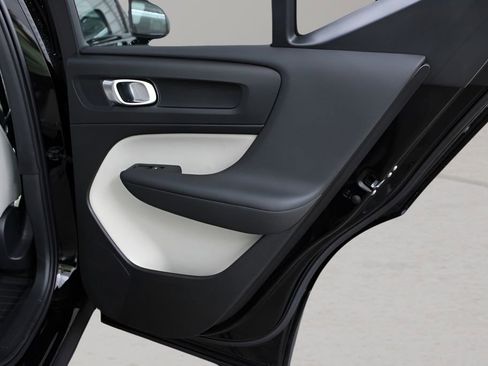 New 2026 Volvo XC40 B5 Ultra w/ Protection Package Premier image 19