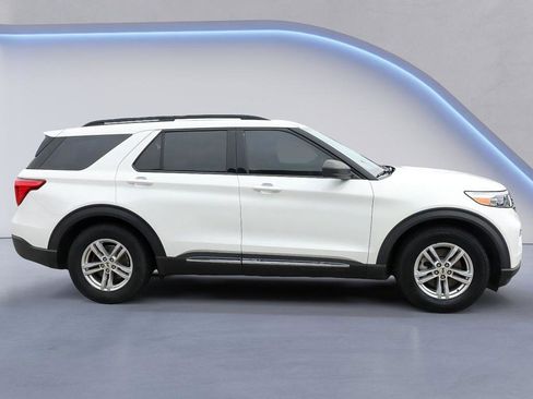 Used 2021 Ford Explorer XLT w/ Equipment Group 202A RWD image 8