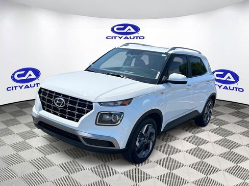 Used 2025 Hyundai Venue SEL FWD image 9