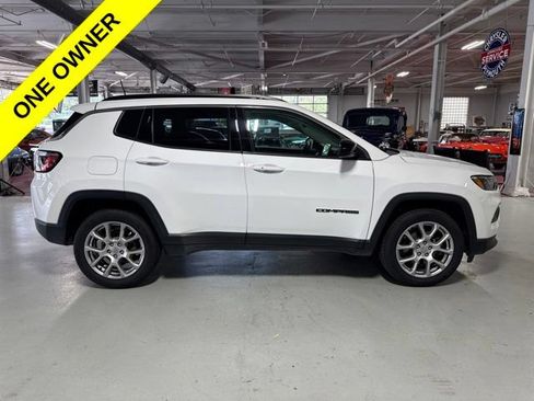 Used 2022 Jeep Compass Latitude AWD/4WD image 6