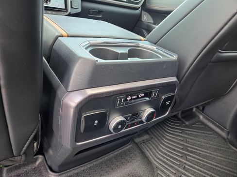 Used 2023 Ford Expedition Platinum AWD/4WD image 9