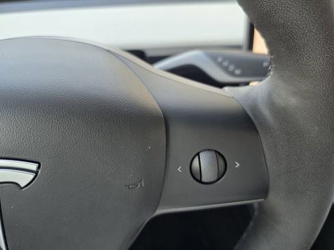 Used 2023 Tesla Model Y 2WD image 26