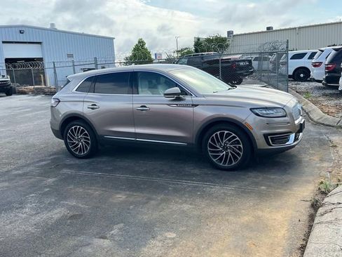 Used 2020 Lincoln Nautilus Reserve FWD image 2