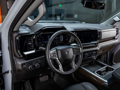 Used 2024 Chevrolet Silverado 2500 LT w/ Z71 Sport Edition AWD/4WD image 17