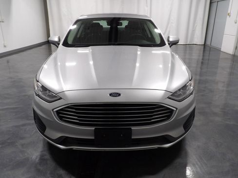 Used 2019 Ford Fusion SE FWD image 2